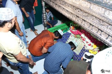 Krishna Gadi Veera Prema Gaadha Movie Team Visits Kadapa Darga